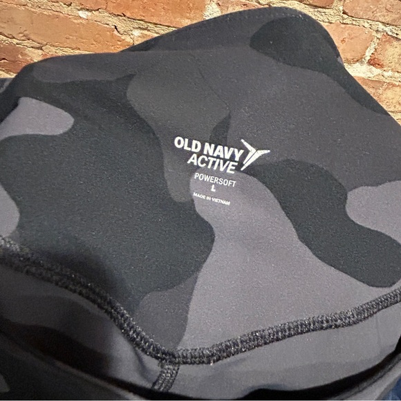 Old Navy High-Waisted Black Camo Print Joggers - Picture 11 of 11